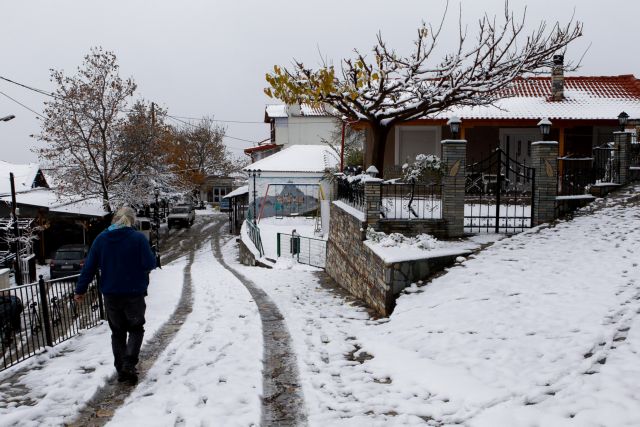 Καιρός : Καλύφθηκε από χιόνι η Μακεδονία – Σε ποιες περιοχές χρειάζονται αλυσίδες