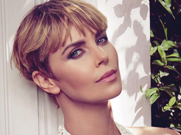 Σαρλίζ Θερόν:  Δεν ντρέπομαι να μιλάω για τη δολοφονία του πατέρα μου