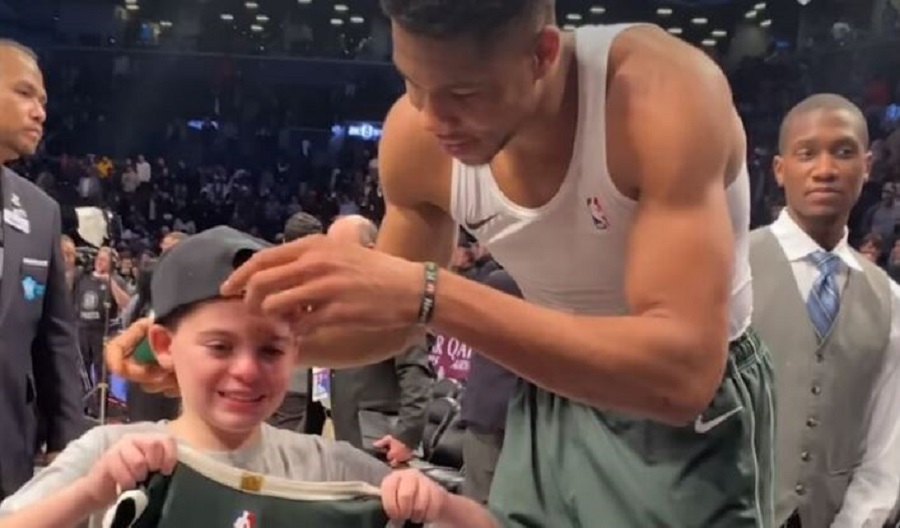 Ο Αντετοκούνμπο έκανε πιτσιρικά να βάλει τα κλάματα