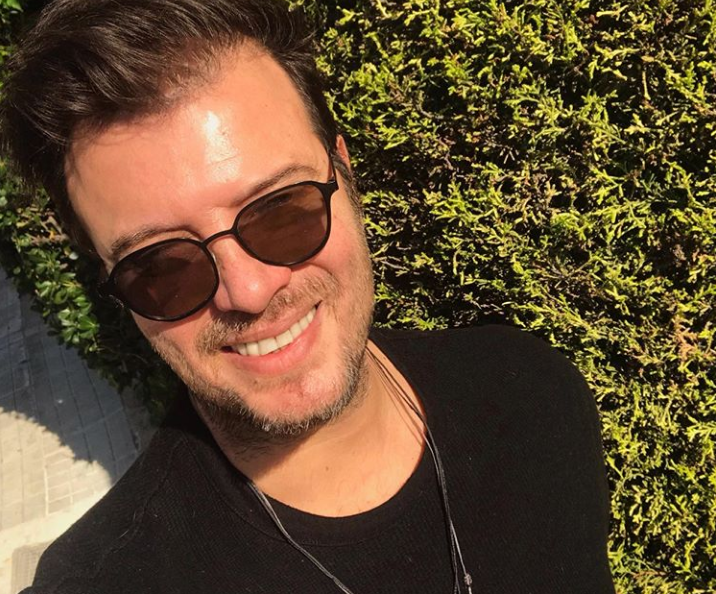 Λάμπης Λιβιεράτος : Αυτός είναι ο νέος έρωτας του τραγουδιστή