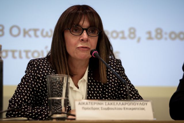 Αικ. Σακελλαροπούλου : Ευδιάθετη στην πρώτη της επαφή με δημοσιογράφους