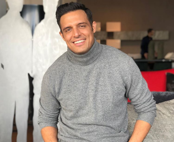 Σάββας Πούμπουρας : Νανουρίζει την νεογέννητη κόρη του και «λιώνουμε»