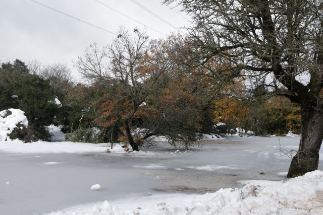 Σαρώνει τη χώρα ο «Ηφαιστίων» : Χιόνια στην Αττική – Ισχυρά φαινόμενα σε Εύβοια και Κρήτη (Χάρτες)