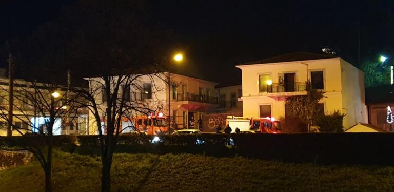 Τρίκαλα: Φωτιά σε εμπορικό κέντρο – Εμπρησμό «δείχνουν» τα πρώτα στοιχεία