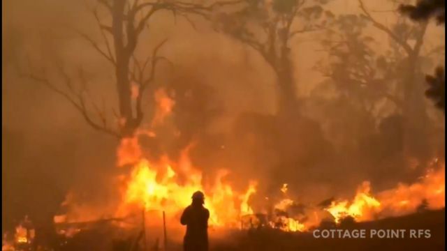 Σκηνές αποκάλυψης στην Αυστραλία - Ανεξέλεγκτες πυρκαγιές και νέο κύμα καύσωνα