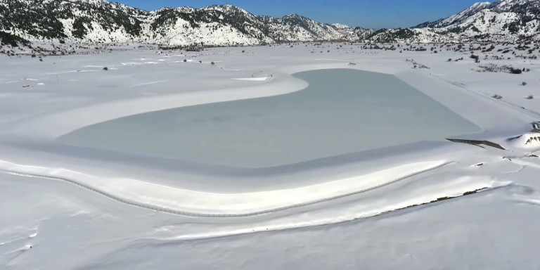 Τα Χανιά απέκτησαν παγωμένη λίμνη σε… σχήμα καρδιάς