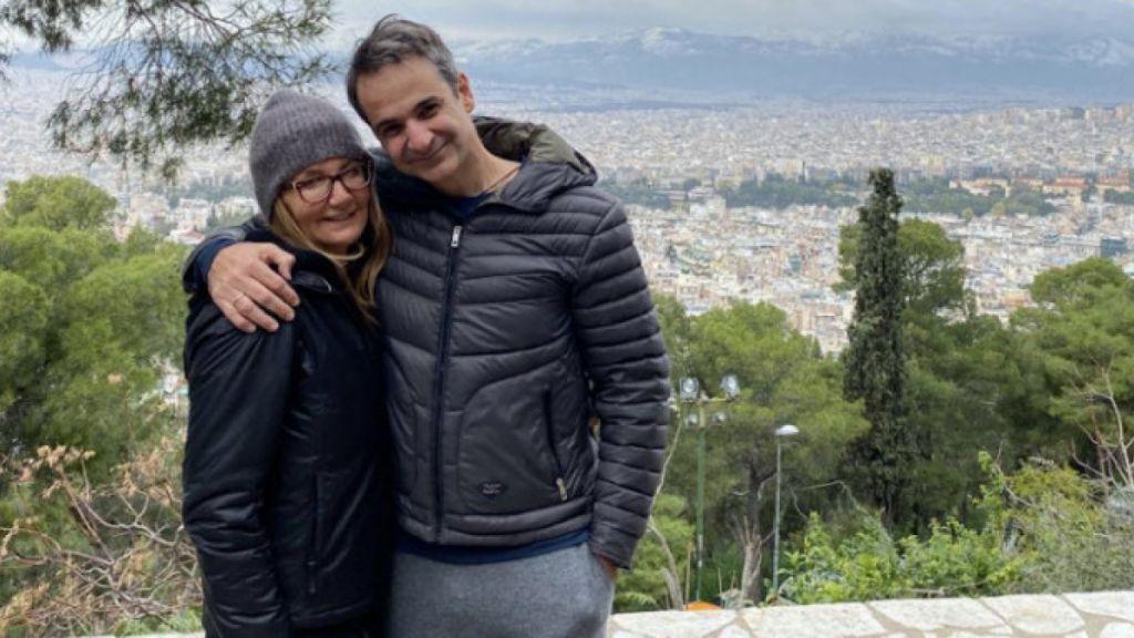 Η πρωτοχρονιάτικη ευχή Μητσοτάκη από το Λυκαβηττό