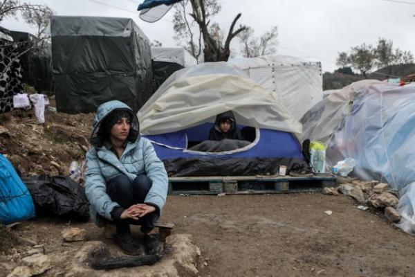 Αναβρασμός για τη μεταφορά προσφύγων στα νησιά – Σε κατάσταση απελπισίας οι δομές