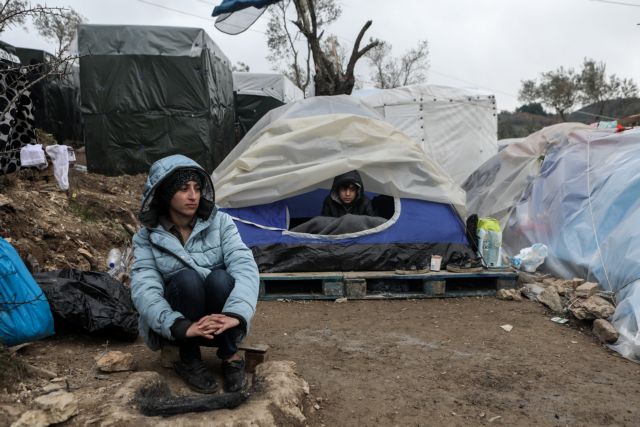 Αναβρασμός για τη μεταφορά προσφύγων στα νησιά – Σε κατάσταση απελπισίας οι δομές | in.gr