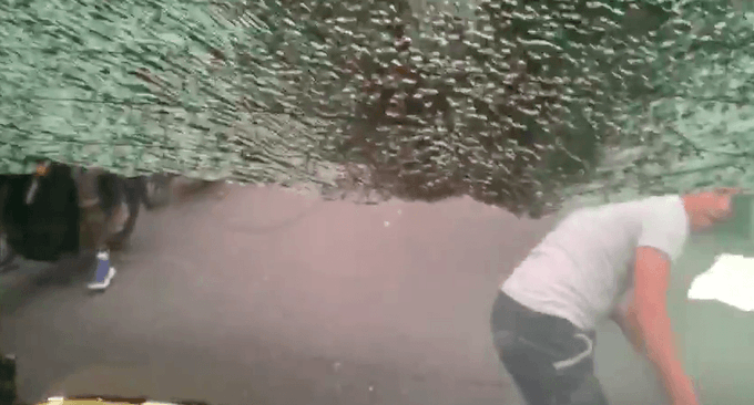 Eπίθεση σε οχήματα που μετέφεραν συνεργάτες του Γκουαϊδό