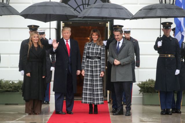 Το ντύσιμο Μαρέβας – Μελάνια και η καθυστέρηση λόγω βροχής