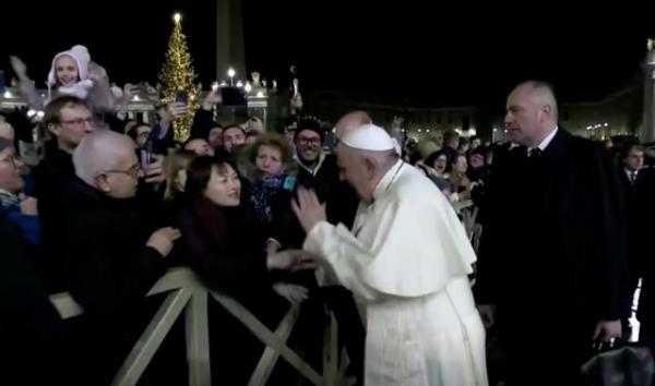 Σάλος με βίντεο Σαλβίνι που παρωδεί το επεισόδιο του Πάπα