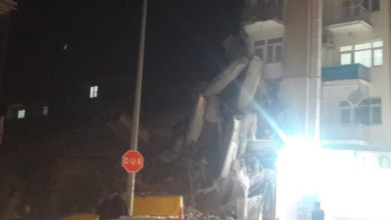 Ισχυρός σεισμός 6,8 Ρίχτερ στην Τουρκία – Ένας νεκρός, κατέρρευσαν κτίρια