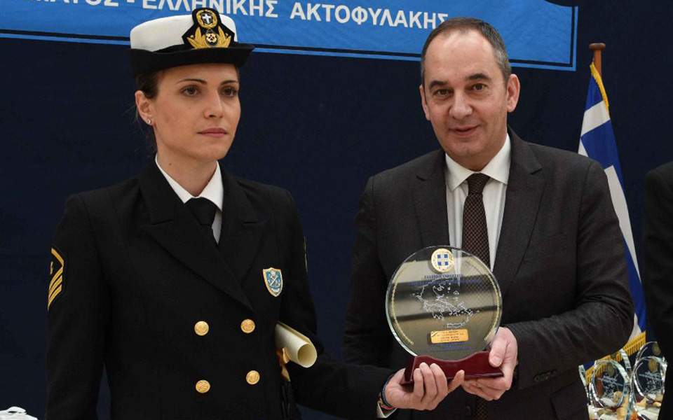Κυριάκος Παπαδόπουλος: Τιμήθηκε η κυβερνήτης του σκάφους του «ήρωα» του Αιγαίου