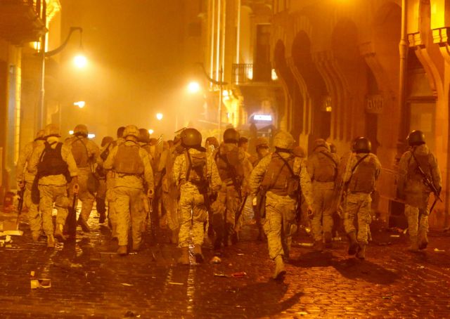 Χάος στο Λίβανο – Συνεχίζονται οι συγκρούσεις μεταξύ διαδηλωτών και αστυνομίας