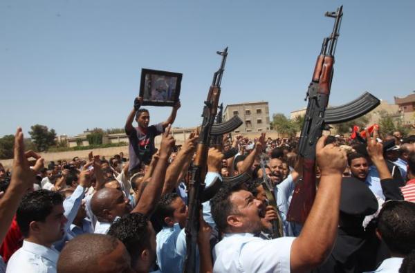 Λιβύη : Ο Σάρατζ δεν θέλει να βλέπει τον Χαφτάρ, ενώ οι συγκρούσεις συνεχίζονται