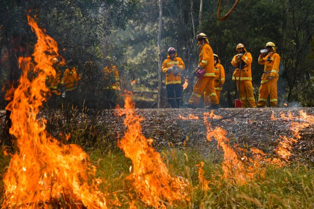 Μετά τις φωτιές, αμμοθύελλες και χαλάζι «σαρώνουν» την Αυστραλία