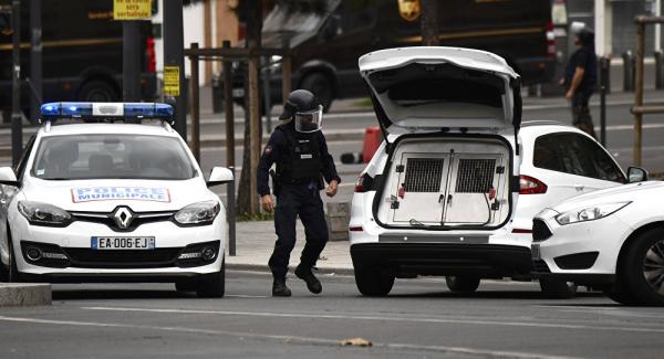 Γαλλία : Ένας νεκρός από επίθεση με μαχαίρι σε προάστιο του Παρισιού