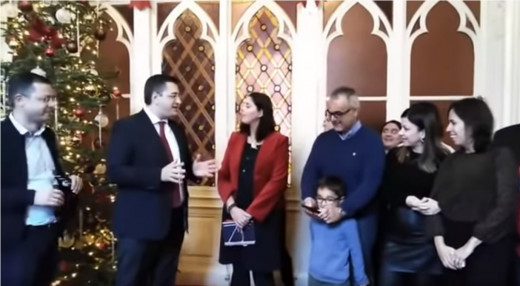 Συνεχίζονται, ακόμα και μετά τη «συγγνώμη», οι αντιδράσεις για το σεξιστικό αστείο του Τζιτζικώστα