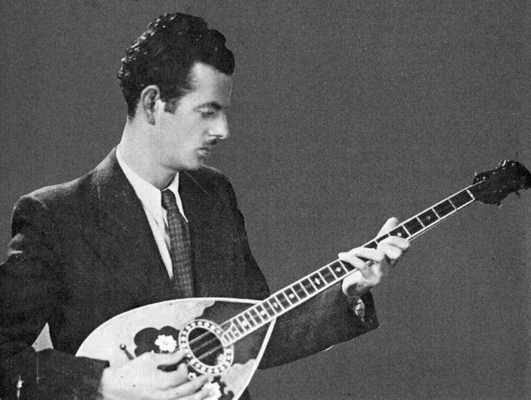 Βασίλης Τσιτσάνης : Ο δεξιοτέχνης του μπουζουκιού