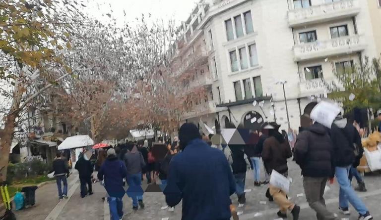 Παρέμβαση του Ρουβίκωνα στη Διονυσίου Αρεοπαγίτου