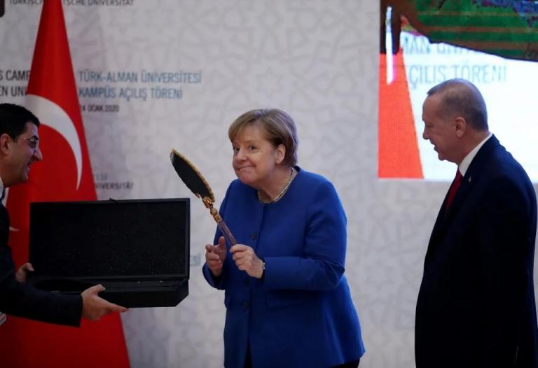 Βουτιές στο Λιβυκό