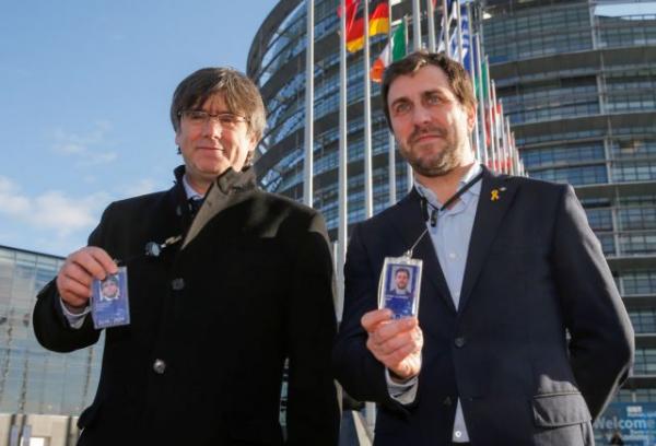 Στο Ευρωκοινοβούλιο οι δύο καταλανοί αυτονομιστές – «Είναι μια ιστορική μέρα για εμας»