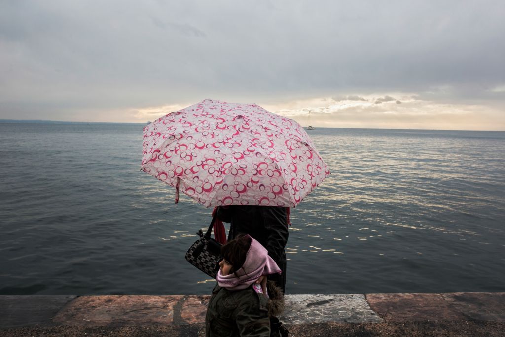 Καιρός: Βροχές, ισχυροί άνεμοι και σκόνη την Τετάρτη