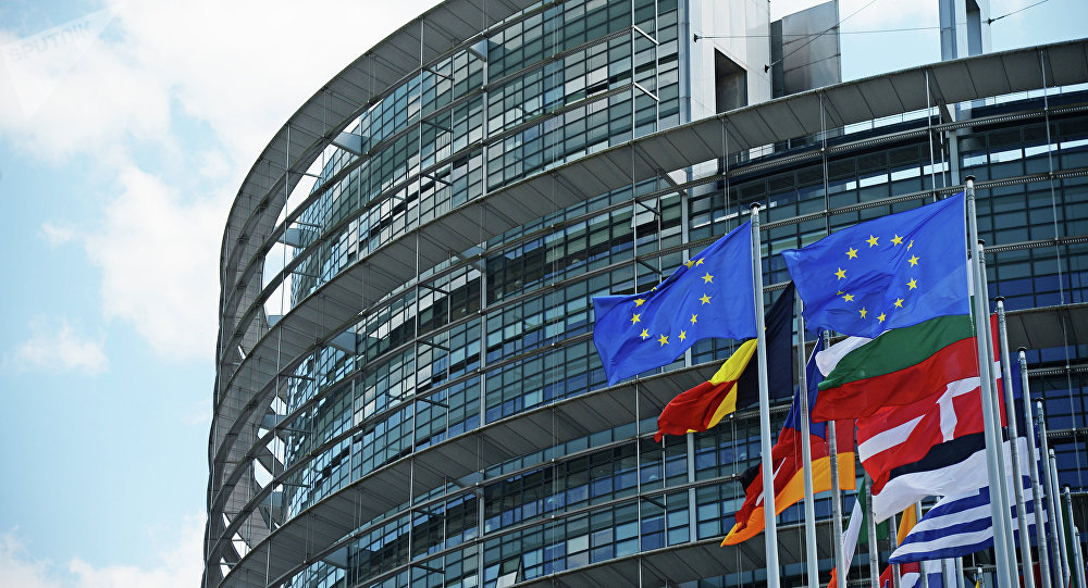 Η ευρωβουλή στηρίζει τη συμμετοχή των ελληνικών ομολόγων στο πρόγραμμα ποσοτικής χαλάρωσης