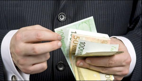 Διαβούλευση για τον κατώτατο μισθό ξεκινά η Ευρωπαϊκή Επιτροπή