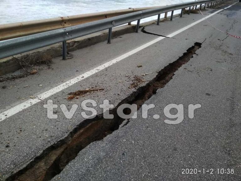 Εύβοια: Κατεστραμμένους δρόμους και κατολισθήσεις άφησε η «Ζηνοβία» – Χωρίς τηλέφωνο τα Καμπιά