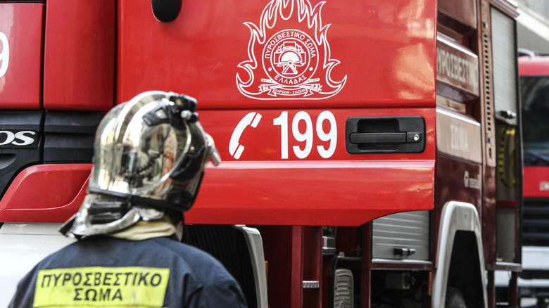 Φωτιά σε τρία οχήματα στη Θεσσαλονίκη