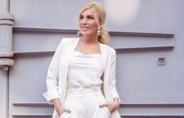 Κατερίνα Καινούργιου: Κάνει πρόβα νυφικού!