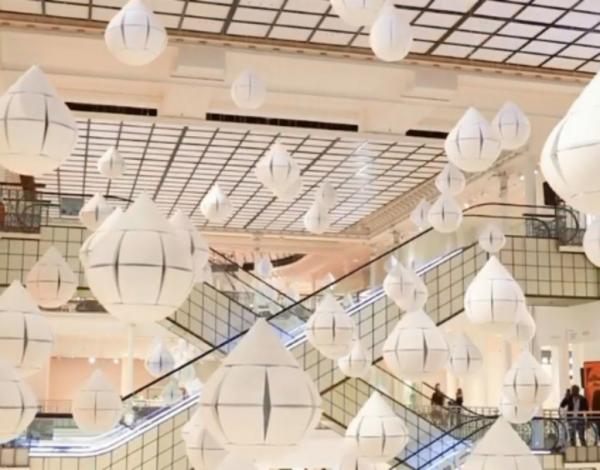 Ένα όραμα του κύκλου της φύσης, στο Le Bon Marché, στο Παρίσι