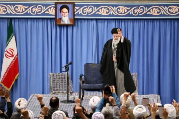 Ιράν : Ο αγιατολάχ Χαμενεΐ επικεφαλής της προσευχής της Παρασκευής