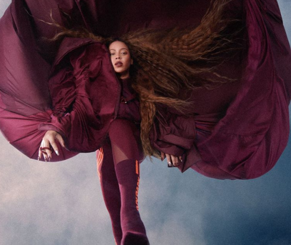 Η Μπιγιονσέ επιστρέφει δυναμικά στο χώρο της μόδας