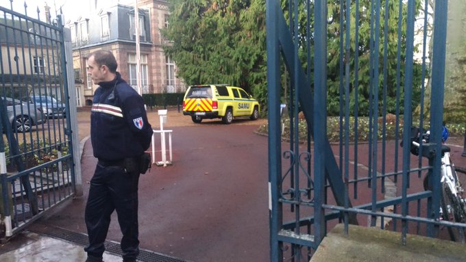 Συναγερμός στη Γαλλία για πυροβολισμούς σε δημαρχείο