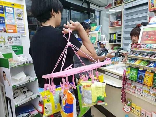 Ταϊλάνδη : Απίστευτες πατέντες καταναλωτών εξαιτίας της απαγόρευσης πλαστικής σακούλας
