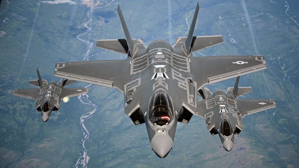 Bloomberg : Ελαττωματικά τα  F-35, δεν μπορούν να στοχεύσουν ευθεία μπροστά
