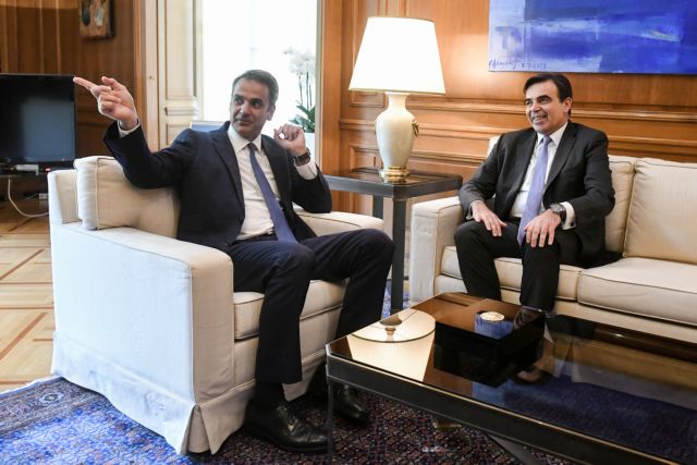 Εκτενή συζήτηση για το προσφυγικό είχε ο πρωθυπουργός με τον Μαργαρίτη Σχοινά