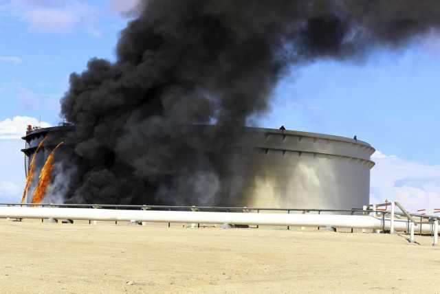 Λιβύη: Ο αποκλεισμός των πηγών πετρελαίου πλήττει την οικονομία, τονίζει ο κεντρικός τραπεζίτης