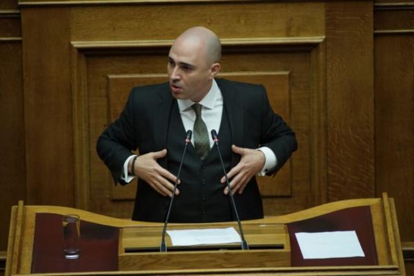 Μπογδάνος : Λάθος το κατέβασμα των αφισών από το μετρό