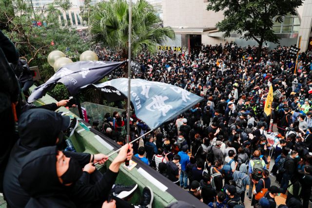 Κίνα : Η Moody’s υποβαθμίζει το Χονγκ Κονγκ, ενώ συνεχίζονται οι διαδηλώσεις
