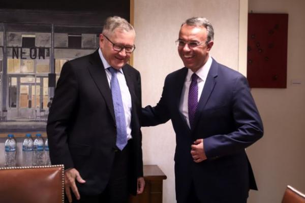 Ρέγκλινγκ : Πιο θετικές οι τελευταίες ενδείξεις για την ελληνική οικονομία