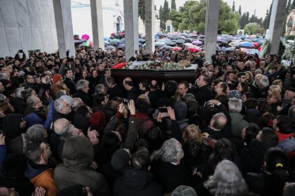 Γιατί δεν αποδέχεται η οικογένεια Μικρούτσικου την κηδεία δημοσία δαπάνη