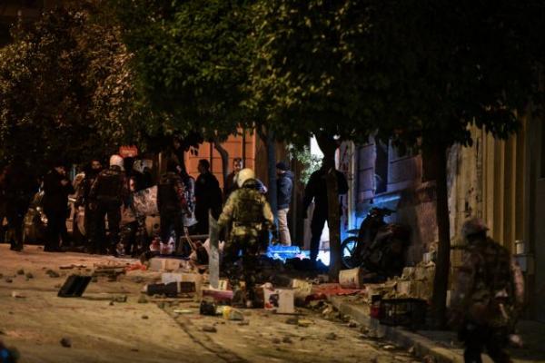 Το σίκουελ στο Κουκάκι : Η βεντέτα αντιεξουσιαστών – αστυνομικών, η βία και οι οργισμένοι κάτοικοι