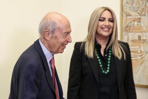 Παρασκήνιο: Πώς η Φώφη είπε «ναι» στην Σακελλαροπούλου