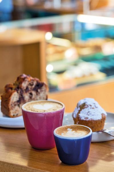 Specialty καφές και μίνιμαλ αισθητική στο ιστορικό κέντρο της Αθήνας