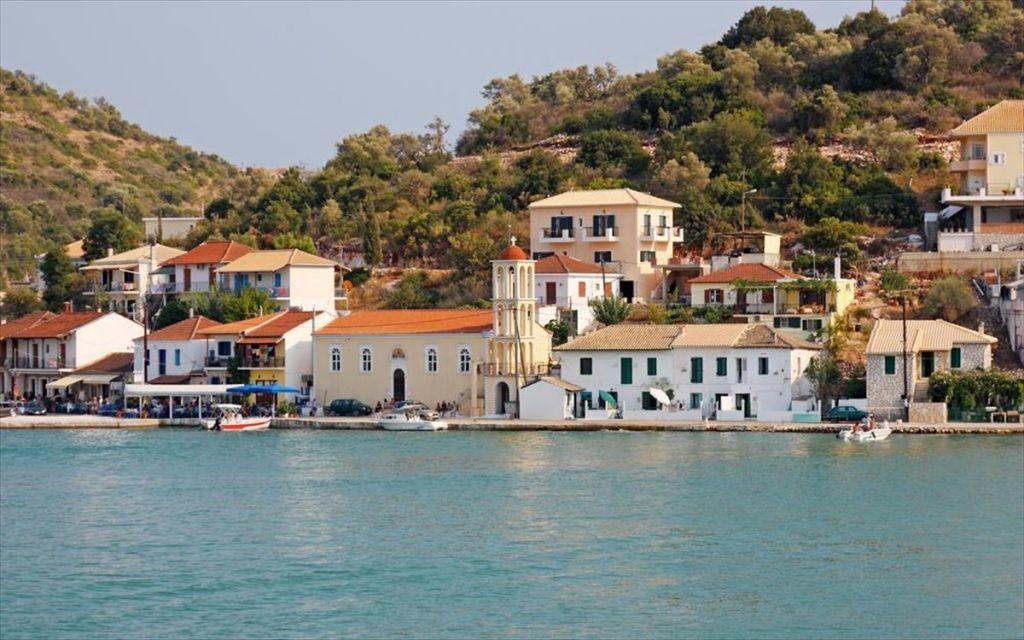 «Υφάντρα ετών 86»: Η ιστορία της γιαγιάς Γκόλφως από το Μεγανήσι που σε γυρίζει στο παρελθόν