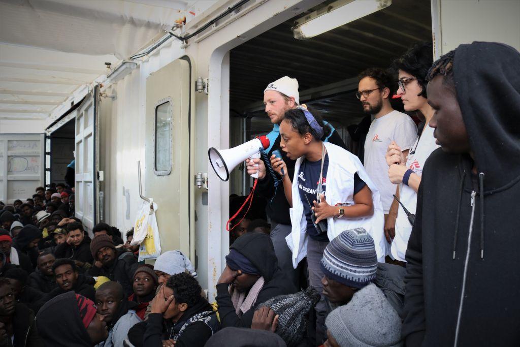 Ιταλία: Το πλοίο Ocean Viking πήρε άδεια να αποβιβάσει 403 πρόσφυγες στην Τάραντα
